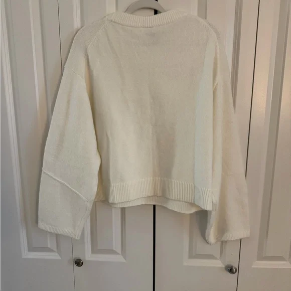 H&M White Sweater with Elegant Bow Accent - Picture 2 of 13